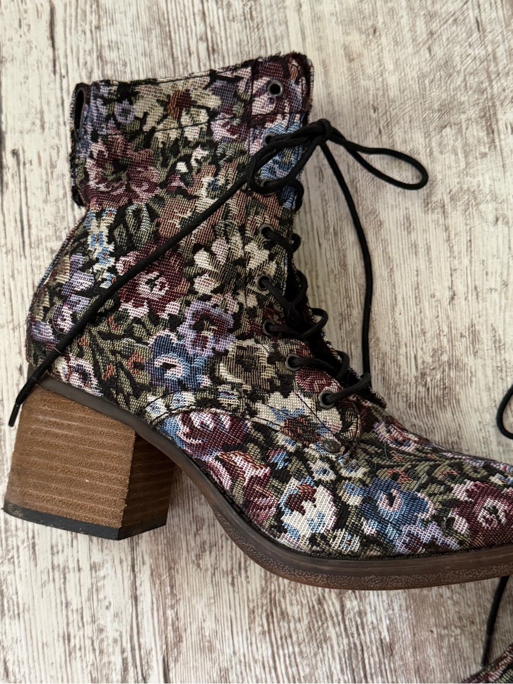 Vintage Floral Tapestry Lace-Up Boots - Picture 4 of 9